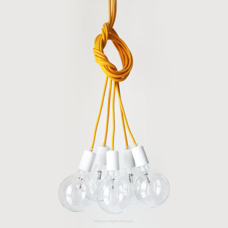 CableFIVE - minimalistyczna i designerska lampa z pięcioma dekoracyjnymi żarówkami i pięcioma kolorowymi kablami - lampa sufitowa wisząca od CablePower
CableFIVE - quintuple lamp bulb, design pendant lamp by CablePower