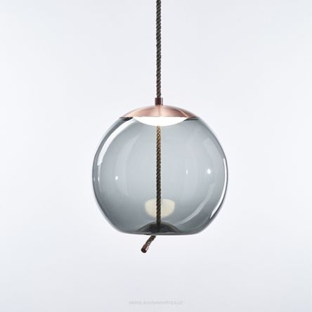 Nowoczesna, designerska, szklana lampa Knot Cilindro zaprojektowana przez Chiaramonte Marin dla Brokis.

Modern, design, glass pendant lamp Knot design by Chiaramonte Marin for Brokis