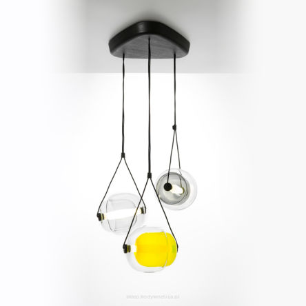 Capsula Triangle - nowoczesna designerska lampa wisząca projektu Lucie Koldovej dla Brokis
Capsula Triangle - modern design pendant lamp by Lucie Koldová for Brokis