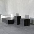 Nowoczesny stolik wykonany z marmuru zaprojektowany przez Norm Architects.
Modern table made of marble design by  Norm Architects.